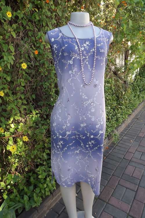 Shift dress by Jacqueline in size 42/18 in wash + wear polyester.Made in different purple shades