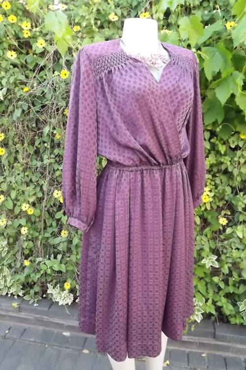 Mulberry vintage dress with crossover top.Size 38/14. Yoked with gathering at back.New condition