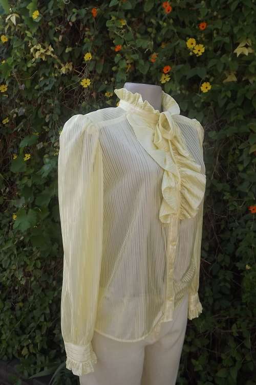 Fabulous lemon colour vintage long sleeve blouse in polyester/nylon.Size 36/12.Good condition