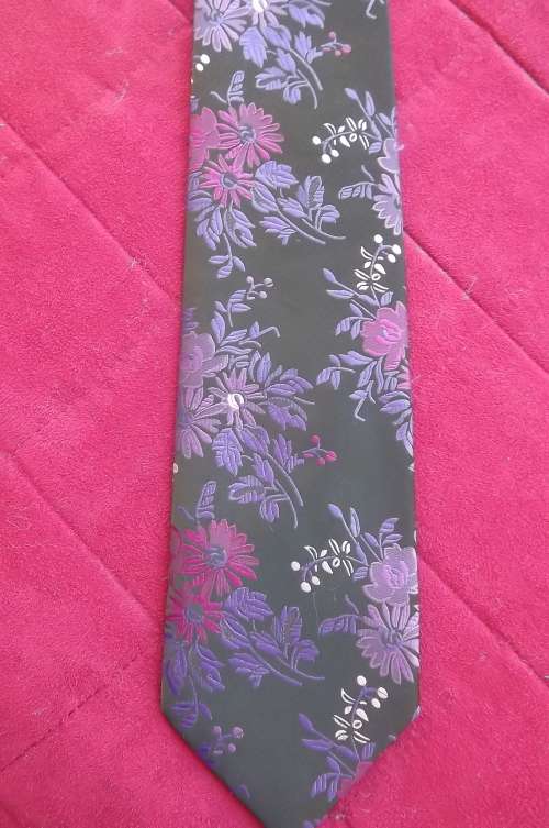 Glamorous black with purple embossed floral patterned tie by ENZO MUNARI.New-never used