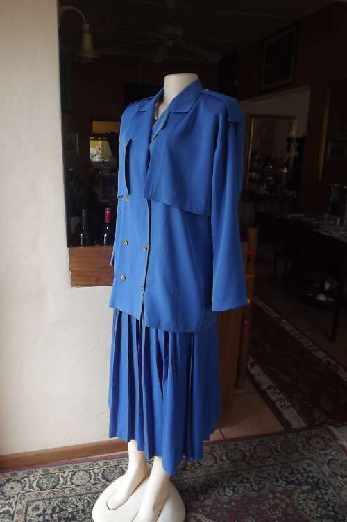 Royal blue 2 piece outfit by SMART SET in size 36/12.Fully lined.As new