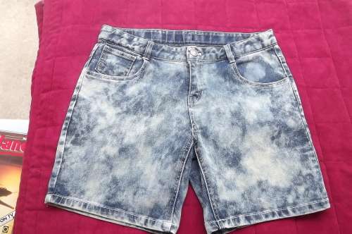 Blue stretch denim shorts in mottled look.Size 32/8 by NEO LITTLE BANG - BANG from Korea.