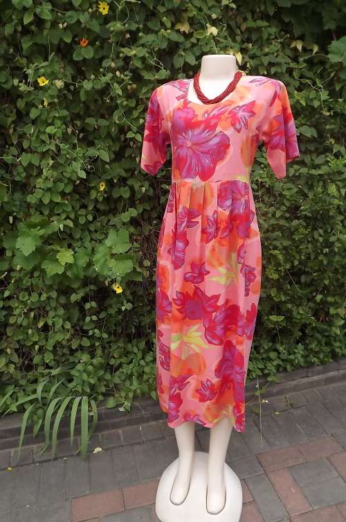 Bright and colourful 100% viscose dress by ST GERMAIME. Size 36/12.Good condition.