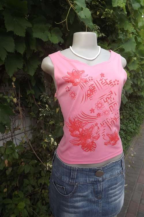 Polyester stretch top in light crimson with darker glam crimson floral pattern.Size 38/14