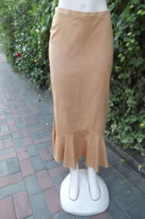 Mustard colour pencil skirt with flare frill on bottom.Size 36/12 by DIANELLO.