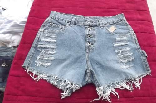 Distreseed LEE shorts in light blue denim.Size 34/10.Button down front with 4 buttons.