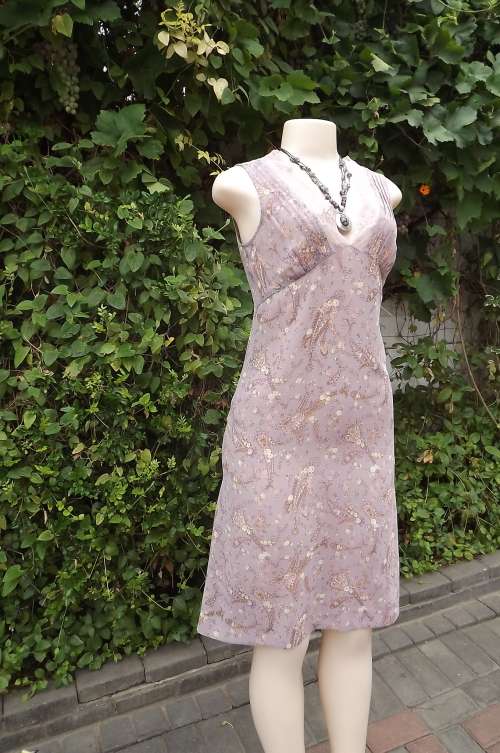 Feminine dusty pink sheer polyester dress with floral and paisley pattern.Size 33/9 by IMAGE