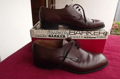 Pair of Genuine leather BARKER men's shoes made in England.Size 262/26.Our size 8