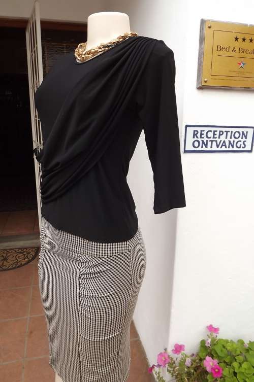 Black stretch polyester top with elbow length sleeves.Size 32/8.New condition