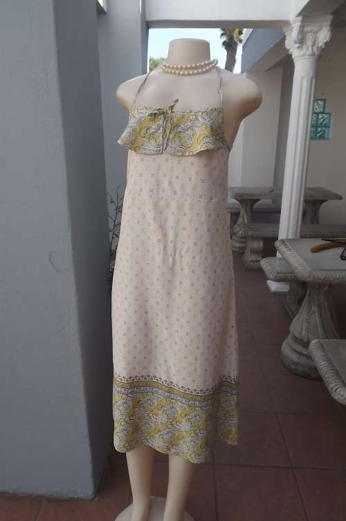 Fabulous cool summer strappy dress by LABEL COLLECTION size 32/8 in polyester/rayon blend.