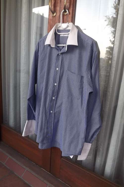 Stunning dress shirt by TAGG'S in blue and white stripes size Large .Chest 120cm.