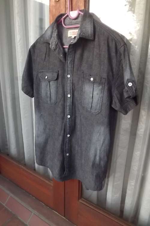Chic denim look men's shirt by RELAY JEANS MARKHAMS in regular fit.Size M.Chest 102cm