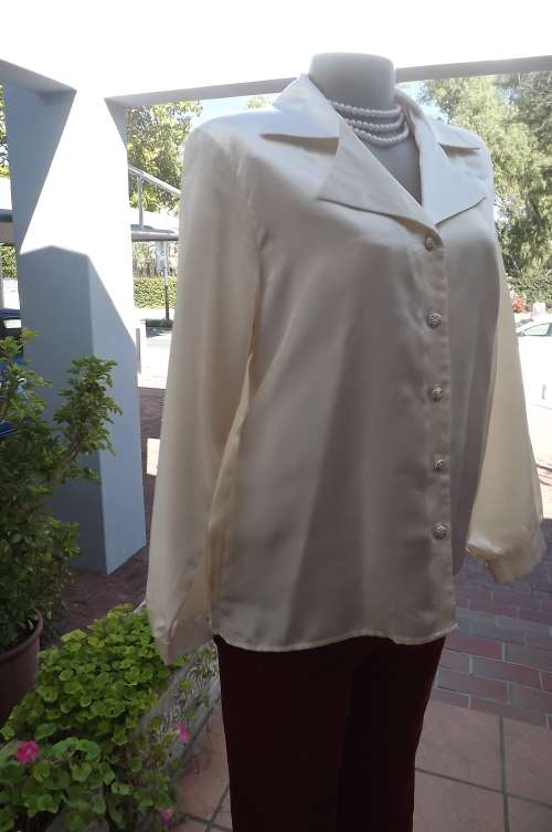 Shiny rich cream colour glam long sleeve blouse.Button down with open collar.Size 34/10.As new.