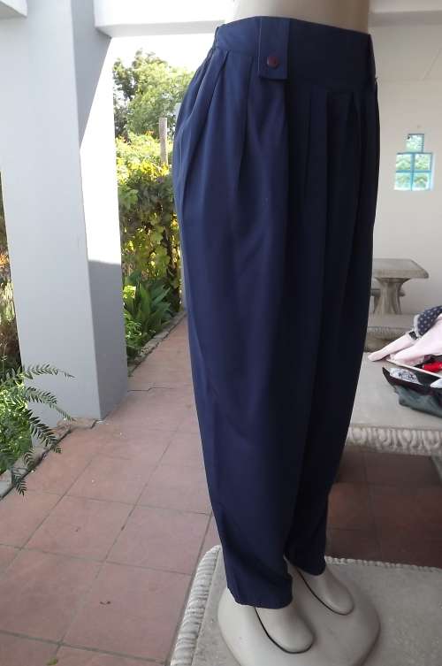 Navy vintage FOSHINI wide cut polycotton pants with pleats on front.Size 38/14.As new