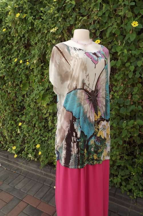 Long oversized beige top with blue/pink butterfly by YEL.Size-can fit up to 44/20.Nylon/rayon fab