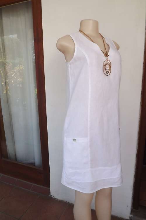 Stunning 100% pure linen dress by LTD in size 32/8 V neckline and 2 front pockets.Loose style