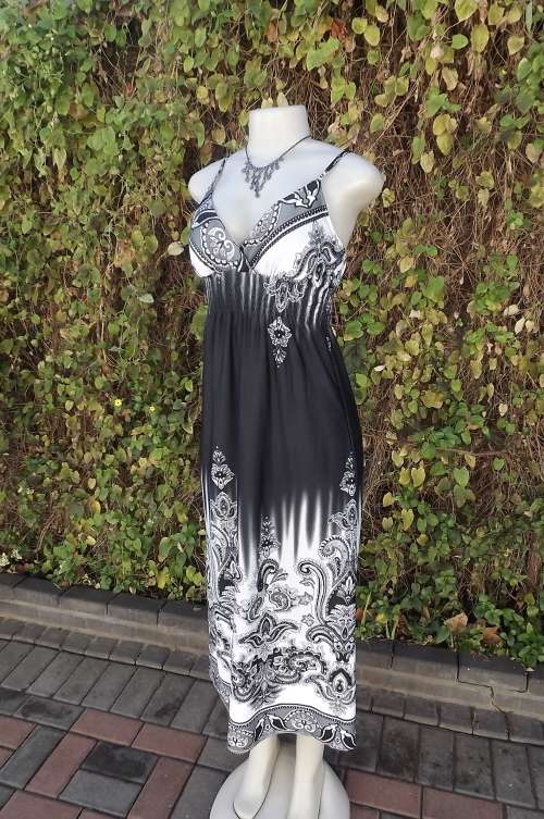 Sexy long strappy dress in bohemian print with black and silvergrey colours.Size 35/11