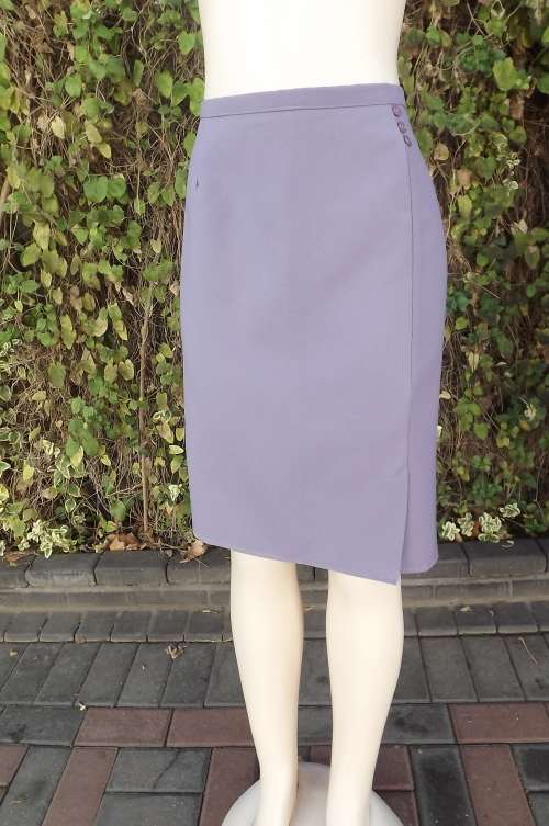 Lavender colour knee length pencil skirt in size 42/18 by JUDY'S PRIDE.In 100% polyester