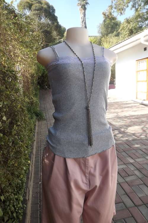Grey 100% stretch cotton ribbed top with adjustable shoulder straps.Size 34/10.Made in Thailand