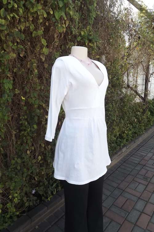 White stretch cotton long top with v front by INSYNC size 36/12.Used but fine for everyday wear
