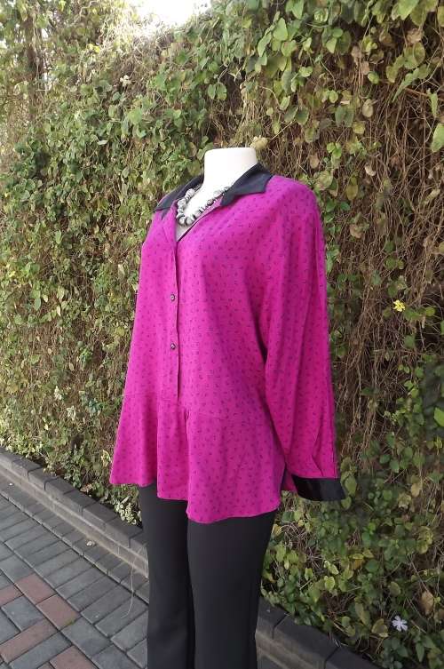 Dark Magenta pink blouse with tiny black patterns.Size 40/16 by FOSHINI.Long sleeves