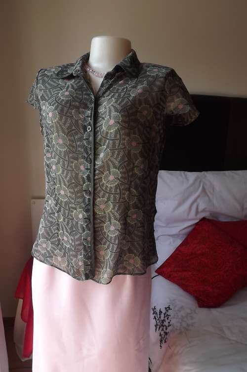 Daniel Hechter capped sleeve button down blouse with pink and green geometric print. Size 38/14.