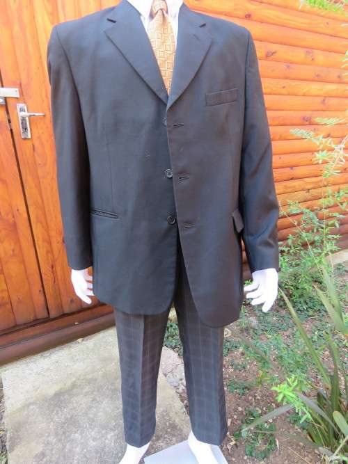 Smart plain black men`s jacket by PETROCELLI.Size 42R.Trevera  and wool blend. As new