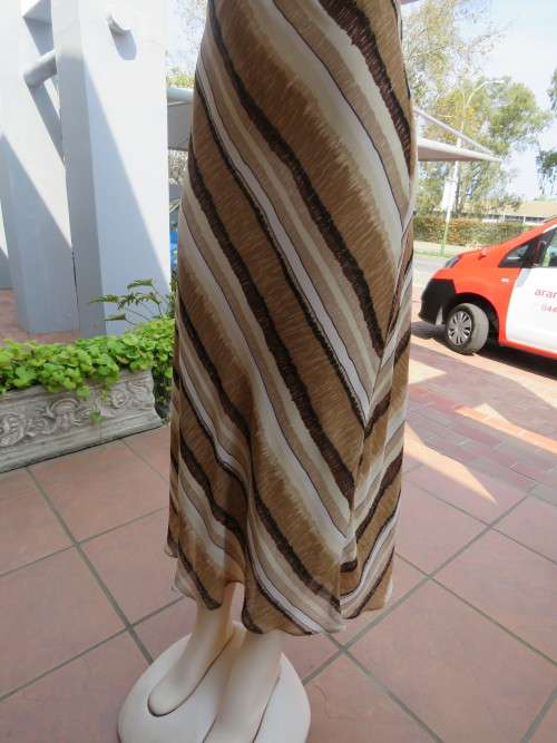 Maxi diagonally striped sheer polyester skirt in beige and brown size 40/16 by OASIS