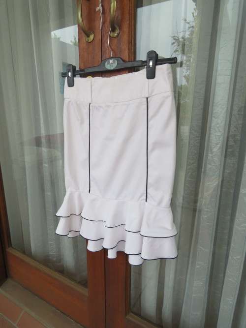 Smart white pencil skirt with double flared frill. Black edging.Size 30/6 by IDENTITY.Good condition