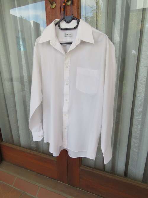 Smart white long sleeve shirt by GIORGIO size large.Chest 119cm.Pierre cardin tie included.As new