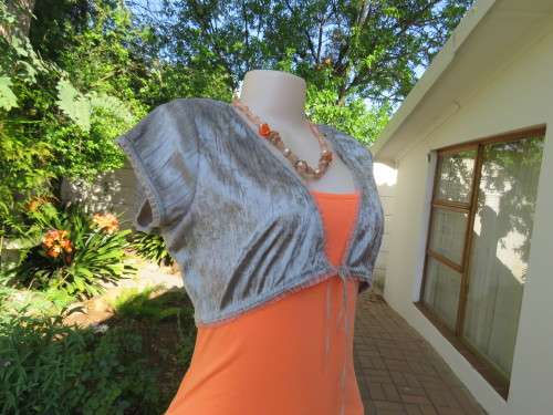 Silvergrey creased velvet bolero in polyester by INSYNC size 36/12.Capped sleeves.As new