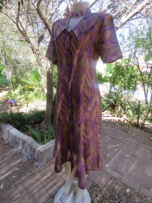 Princess style panelled a-line dress in purple brown and beige design.Size 34/10.Boutique made
