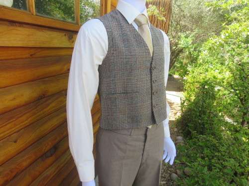 Checked men's button down waistcoat in beige and brown.Chest 96cm.Two front pockets.