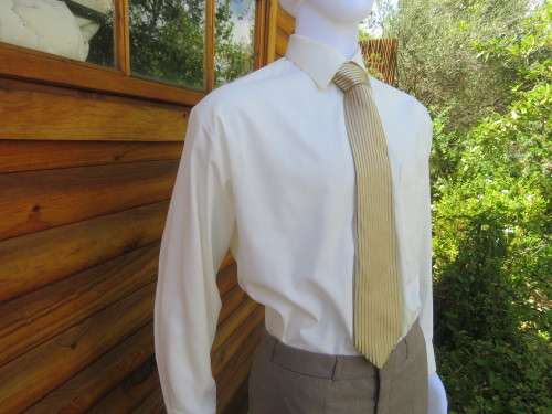 Handsome beige plain striped tie by TRUWORTHS MAN.Width 8cm.As new