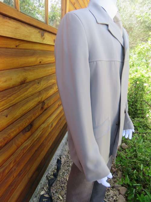 Men's sports jacket by PALUCCI.Italia in size 48.Ecru colour.Yoked front with dummy pockets.