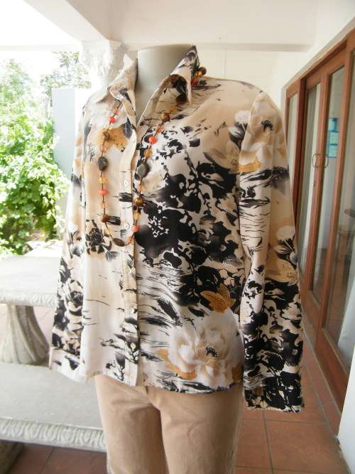 Free spirit beige long sleeves blouse with bold black/camel floral pattern.Size 36/12.