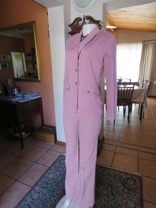 Slim fit dusty pink 2 piece pantsuit by OASIS in size 34/10.Good condition