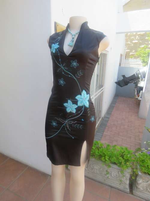 State of the ert black JANE NORMAN Japanese style bodycon dress size 32/8.Low v neck