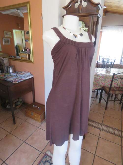 Cool chocolate brown mini dress comfortable fit.Size 32/8.Rounded stretch neckline.Good cond
