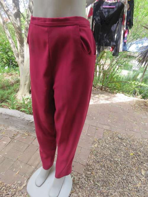 Excellent quality heavy polyester high waisted pants in burgundy colour.Size 38/14.