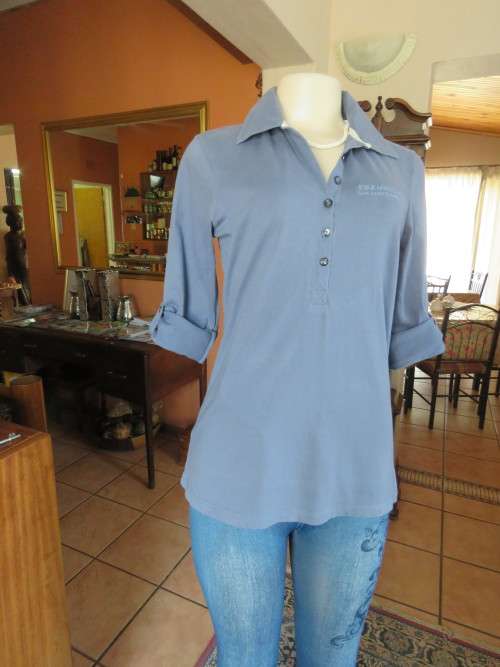 Steelblue long sleeve 100% cotton.Top with collar and button down opening.Size 34/10