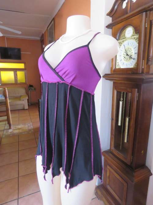 Ultra sexy black and purple mini nighty with adjustable straps.Size 32/8.New condition