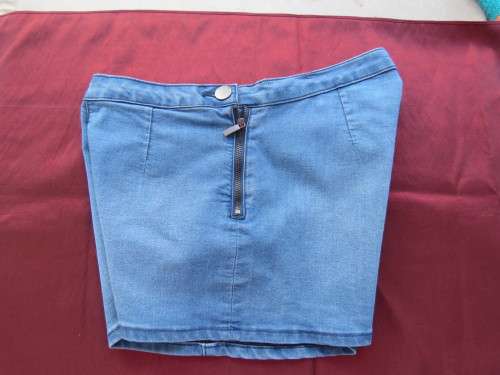 Cute RE denim polycotton stretch shorts. Ladylike with zip at side. Good condition.
