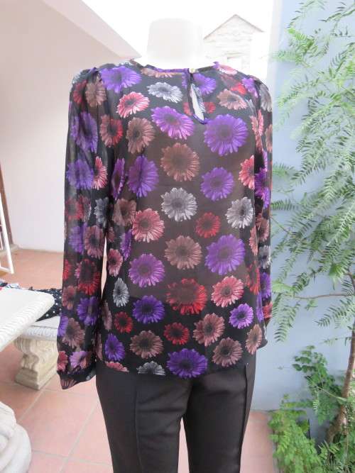 Light as a feather long sleeve top by ATMOSPHERE.Size 34/10.New condition.