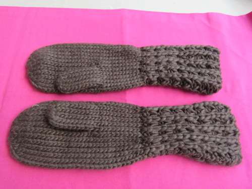 Pair ladies brown knitted winter mittens by SIX.size M. 100% acrylic wool.New condition.