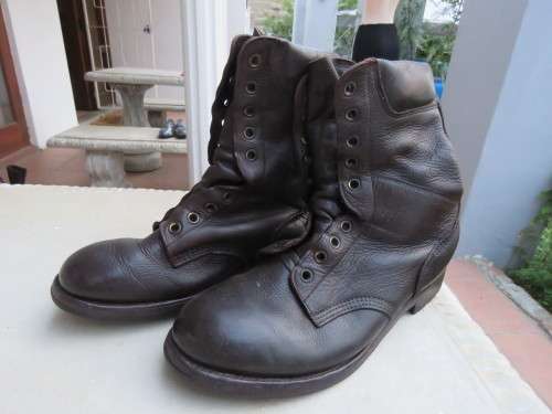 Pair of brown SADF genuine leather army boots.Size 8.5.Army size 270 by DWS.As new.