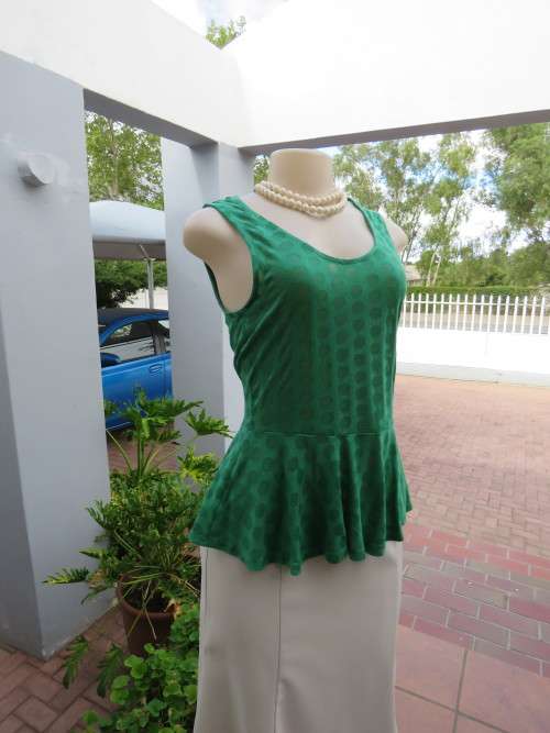 Peplum slip over green polkadot top by WOOLWORTHS in size 32-8 In polycotton fabric