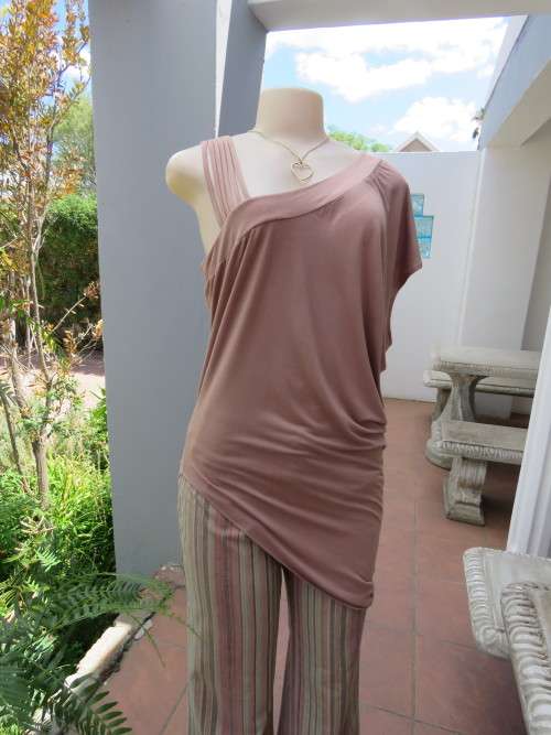 Fashionable stretch  rayon top in coffee colour.One shoulder and one with multiple straps.
