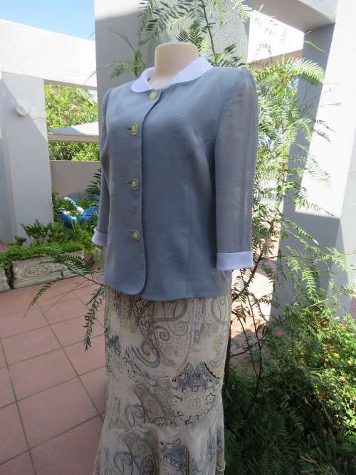 Steel blue state of the art jacket fastening with 4 buttons on front.Size 36/12.Made in Japan