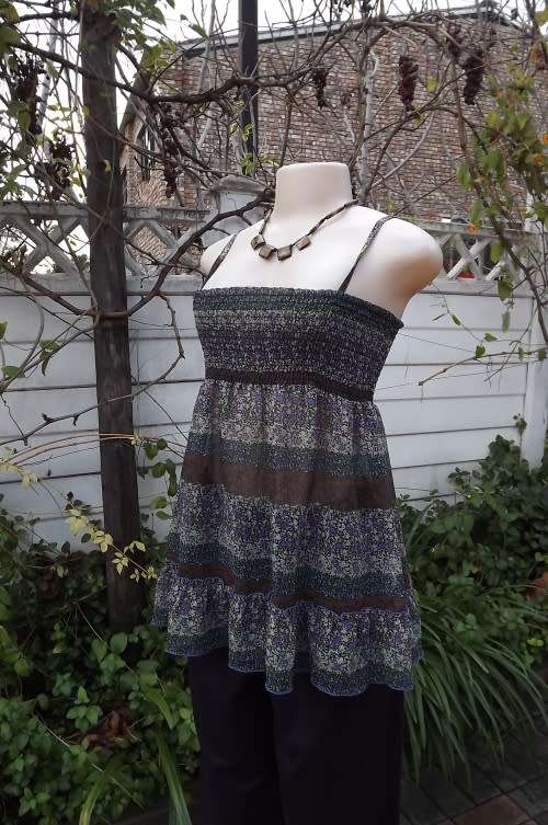 Cool summer strappy top with elasticated bust area.Size 34/10.In sheer polyester.Good condition